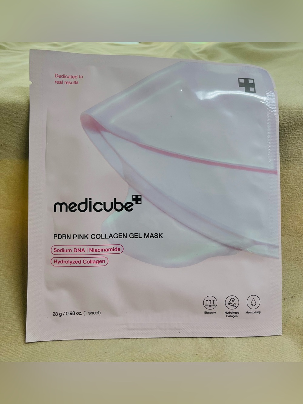 Medicube PDRN Pink Collagen Gel Mask - Pink & White